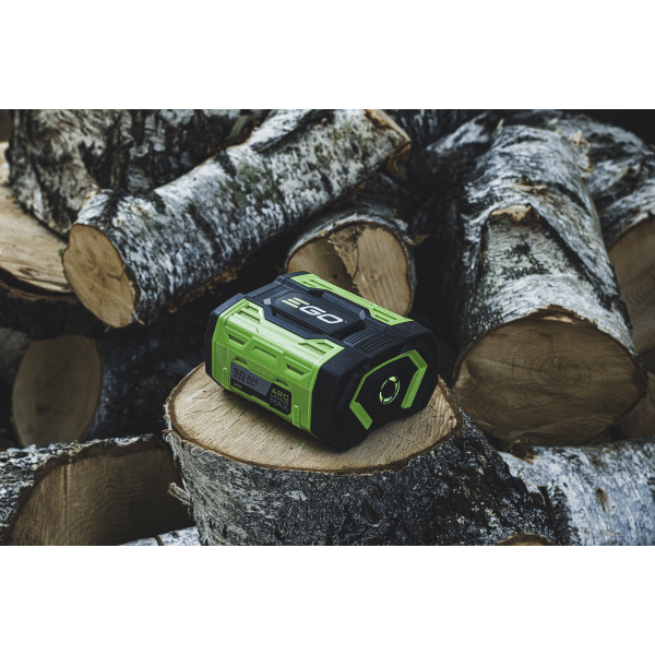 EGO BA4480X 8,0Ah ARC Lithium MAX™ batteri | WebBA4480X Professional Batteries and Chargers Lifestyle Photography UK 01 1800 1800 white sRGB 72 PNG | Dan-redskaber
