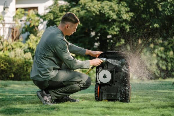 DCK TERRAINA E 500 robotplæneklipper – 8 smarte funktioner | BOX 6422 scaled 1 | Dan-redskaber