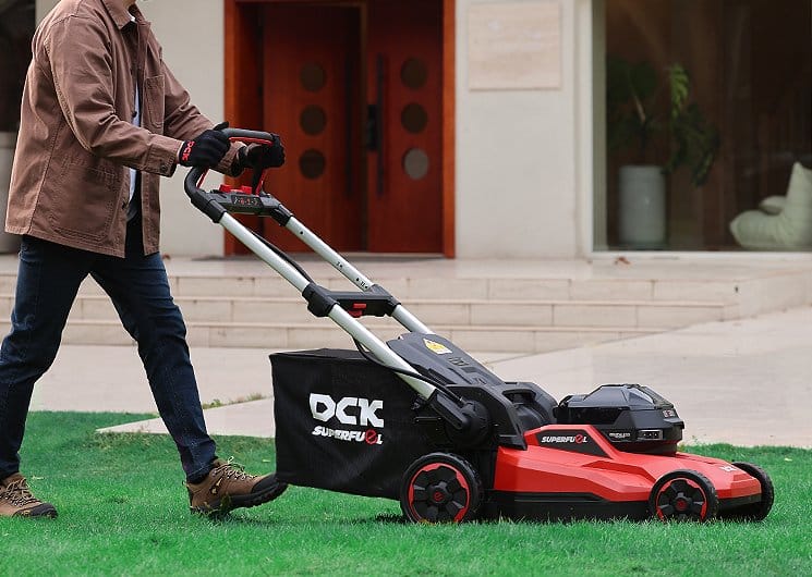 DCK 58V selvkørende plæneklipper KDLM58212, 52 cm klippebredde - billede 2